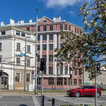 Hideaway In The Heart Of Old Town Streets